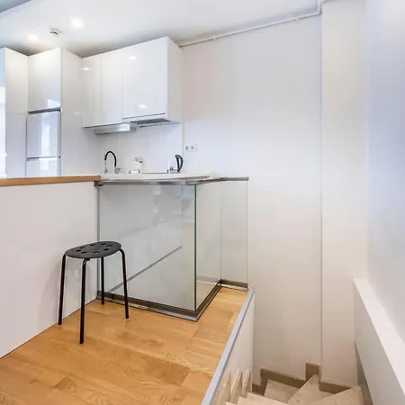 Apartment Modern Cozy Duplex In Great Location Center